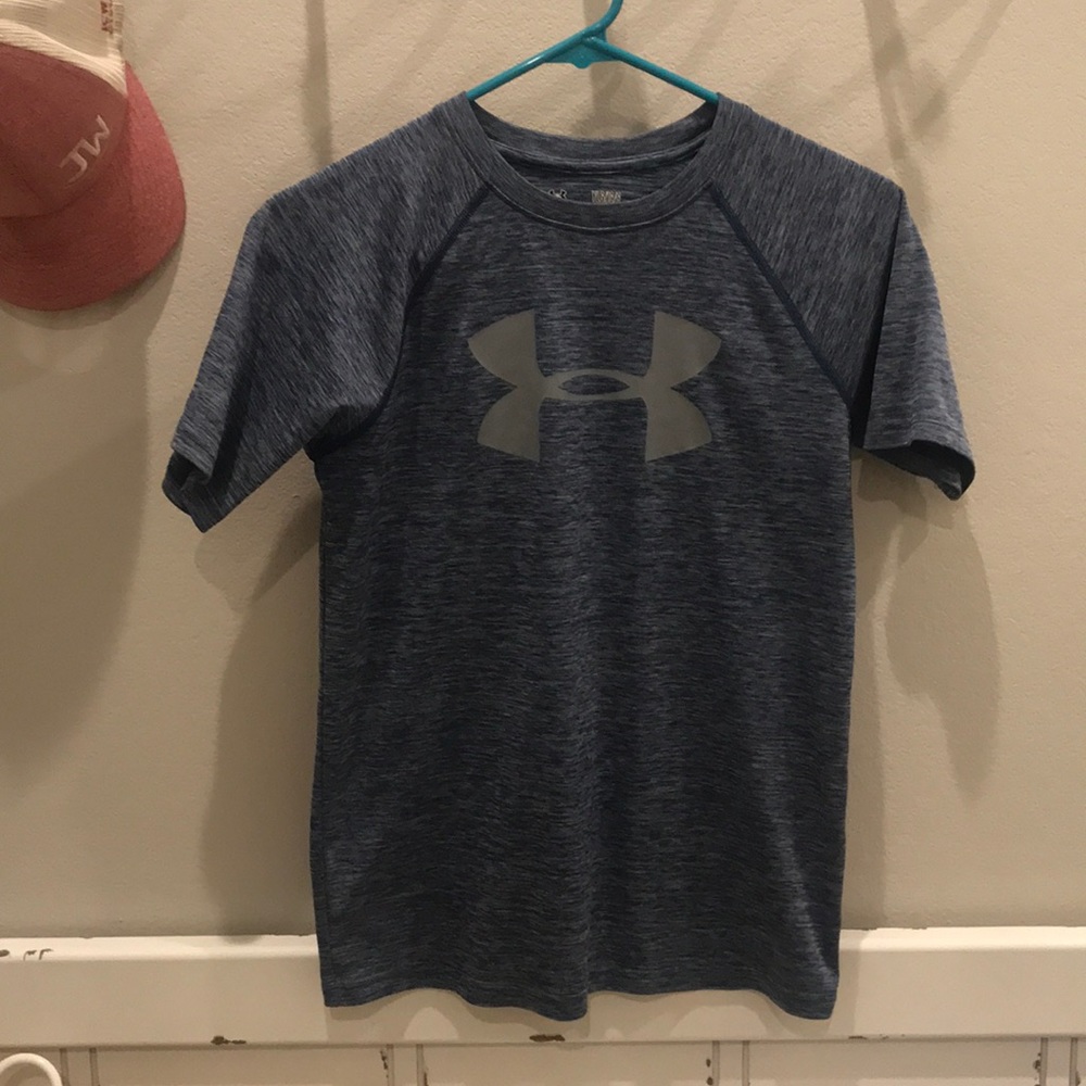 Boys Under Armour dry fit t-shirt